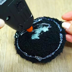 Oreos have to be one of my favorite cookie treats, so when I found this awesome no-sew Oreo plushie video tutorial by Cute Life Hacks, on YouTube, I knew this was going to be my next project