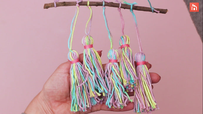 Have you ever made yarn tassels? It’s such an easy thing to do and one of the very first DIY crafts a lot of us came into contact with over the year