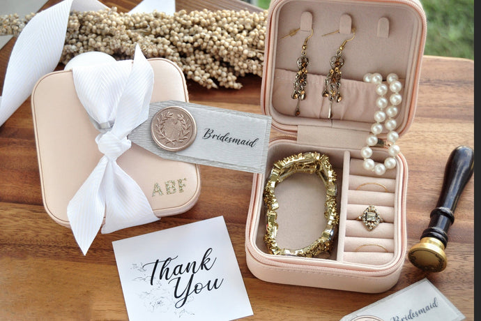 The Best Bridesmaid Gift Ideas – Gifts for the Wedding Day they’ll Actually Love